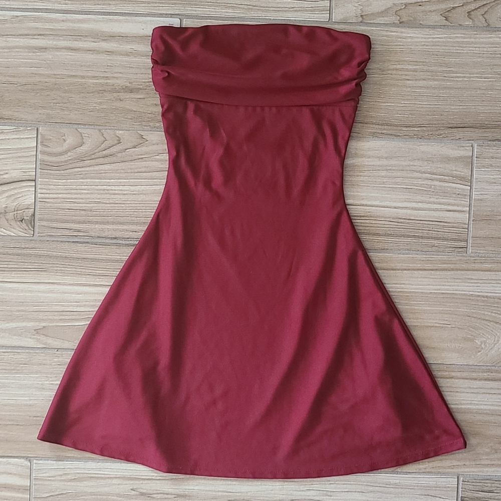 Elegant Strapless Burgundy Dress